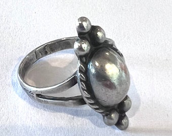 Vintage sterling silver ring - classic Southwestern style - size 6