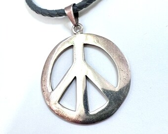 Vintage big peace sign pendant - sterling silver - Taxco Mexico - 1-1/2 inch wide