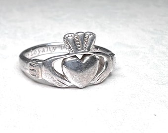 Vintage Irish Claddagh Friendship ring - sterling silver - size 7.25