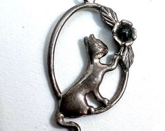 Vintage cat charm pendant - sterling silver with hematite