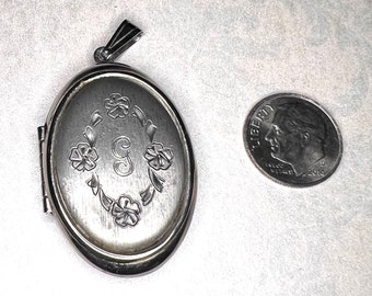 Vintage silver floral locket engraved “G”