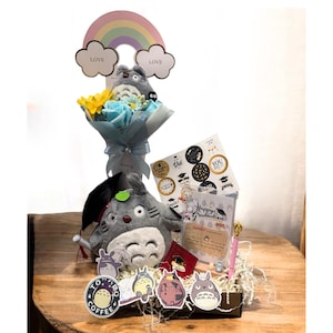 Personalisierte Abschlussgeschenkbox, Totoro-Blumensträuße, handgemachter Fotorahmen, Abschlusskarte, kundenspezifischer Anfangsschlüsselbund, Stift, Emaille-Pin, Stift