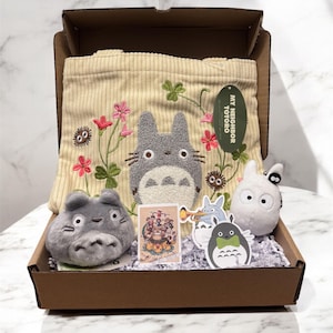 Coffret Studio Ghibli Totoro, boîte cadeaux sur le thème Ghibli, porte-clés porte-monnaie/sac à bandoulière brodé/autocollants/sacs de sable