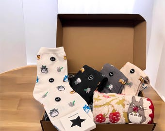 Cute Totoro Socks 4 Pair Pack 1 Towel Gift Box, Ghibli Themed Goodie Box, Women's Socks, Strawberry Totoro Towel