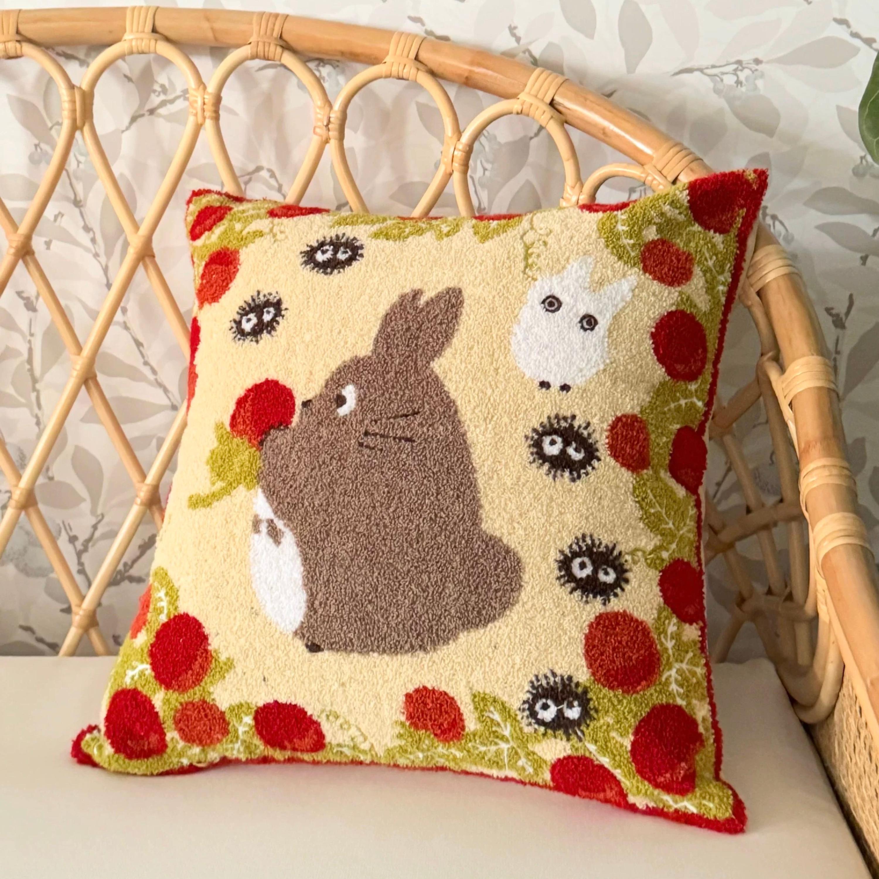 となりのトトロ風刺繍入りジッパー付きクッションカバー 17インチ×17