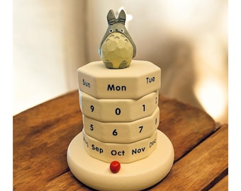 Calendário de mesa perpétuo de madeira inspirado na figura do Totoro, com exibição de mês, semana e data, decoração de mesa, presente para fãs do Totoro.