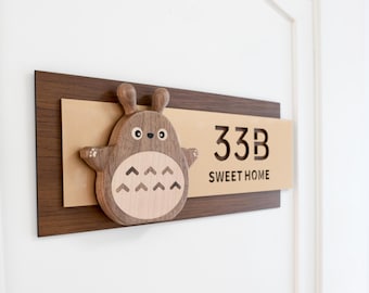 Targa per porta di casa personalizzata e realizzata a mano ispirata a Totoro - Targa per porta personalizzata di Totoro per casa o stanza, regalo per gli amanti di Ghibli Totoro