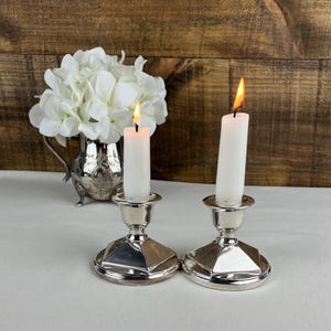 Elegant par vintage ljusstakar - Försilvrade - Klassisk heminredning.