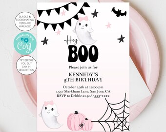 Hey Boo パステルピンクと黒のゴーストバースデーパーティー招待状 ピンクのパンプキンガールズハロウィンバースデーパーティーCorjl編集可能なテンプレート HEBP