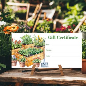 Op de afbeelding: Een blanco cadeaubon met een aquarel-illustratie van een tuin met verhoogde bedden en potplanten. De tekst "Gift Certificate" staat in groene letters bovenaan de cadeaubon. De cadeaubon heeft regels voor "Aan:", "Van:" en "Voor:".