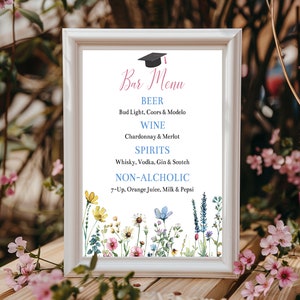 Plantilla editable de menú de graduación con flores silvestres, letrero floral editable para bebidas de graduación, decoraciones de graduación imprimibles con motivos naturales, Corjl