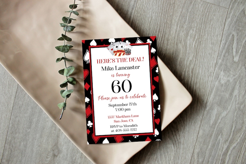 Puede incluir: Una invitaci&oacute;n negra y roja con un patr&oacute;n de cartas de juego. La invitaci&oacute;n dice "Here's the deal! Mike Lancaster is turning 60. Please join us to celebrate September 17th 7:00 pm 1537 Markham Lane San Jose, CA RSVP to Meredith at 408-555-1212"