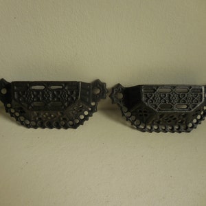 Brown Cast Iron Fleur De Lis Round Cabinet Knobs or Drawer Pulls Set of