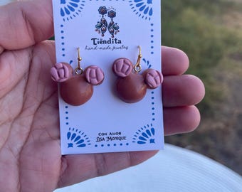 Concha Mickey earrings