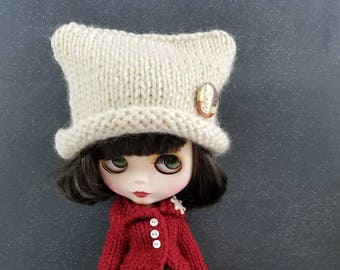 Chunky White Wool Hand Knit Hat for Blythe Doll, With Removable Pinback Button, Ivory Winter White