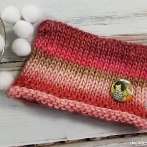 Soy & Wool Hand Knit Hat for Blythe Doll, With Removable Pinback Button, Berry Pinks image 4