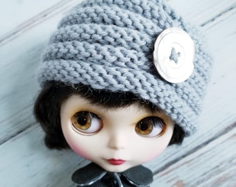 Grey Knit Pillbox Hat for Blythe Dolls, Custom Blythes, Handmade Clothes, Handknit, Vintage Buttons