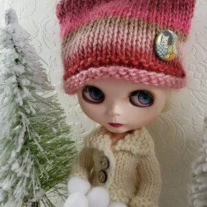 Soy & Wool Hand Knit Hat for Blythe Doll, With Removable Pinback Button, Berry Pinks image 3