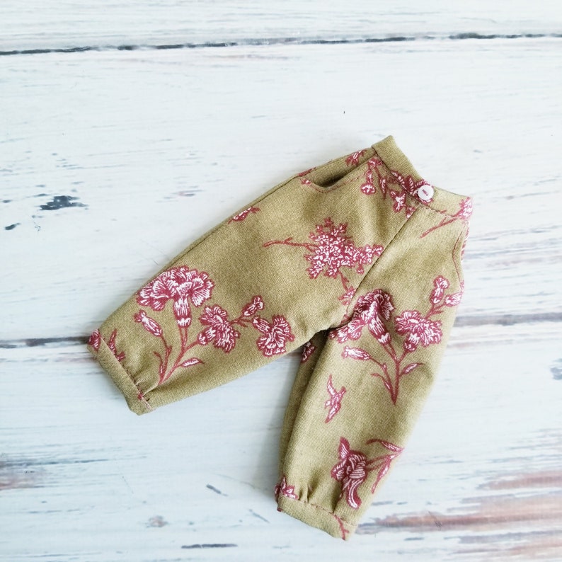 Cropped baggy trouser pants for Blythe Dolls, Blue, Greens and Pinks doll collectors, cotton pants for dolls Green Floral