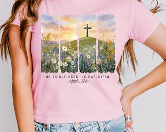 Camiseta cristiana de Pascua «Él ha resucitado» Mateo 28:6 Cruz Flores silvestres Fe Camiseta gráfica Regalo