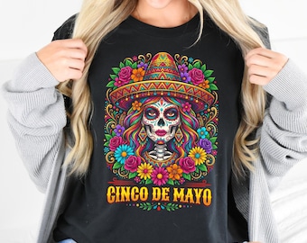 Camiseta de Catrina con calavera de azúcar para el Cinco de Mayo: Camiseta festiva con estampado floral de herencia mexicana.