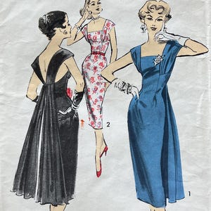 Puede incluir: Sobre de patrón de costura Advance 8171 American Designer para talla 14. La portada presenta ilustraciones de tres vestidos: uno negro, uno con estampado floral y uno azul. Incluye el texto Mr. John Original Design.