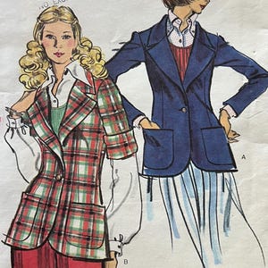 以下が含まれることがあります： 白い文字で「Welcome to our home」と書かれた素朴な木製サイン。 荒れた仕上がりと、玄関にぴったりのシンプルで魅力的なデザインです。