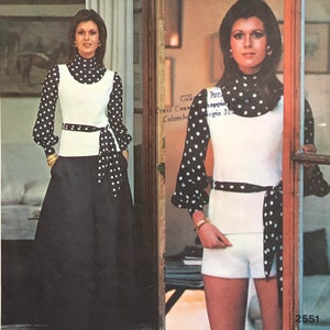 1970er Jahre Schnittmuster Vogue Couturier Design 2551 - Valentino Kurze Hose, Maxi Rock, Tunika, Bluse & Schärpe - Größe 38, Büste 86cm