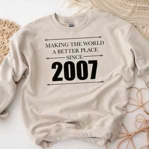 Felpa per il 18° compleanno - Rendiamo il mondo un posto migliore dal 2007 - Personalizzata con l'anno di nascita - Spedizione tracciata gratuita nel Regno Unito