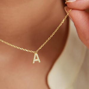 Collar con inicial de 14 quilates, collar con letra, joyería minimalista con inicial, collar delicado de oro macizo, regalo de San Valentín, regalo para mamá, regalo para ella