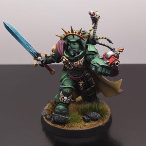 Warhammer40k Dark Angels Kapitän in Gravis Rüstung Pro bemalt.