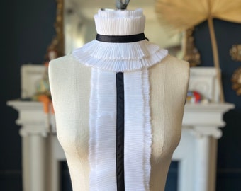 Harnais Silk Couture/ Volants plissés 3D/ Harnais amovible de créateur//Harnais en soie/ Ruff harnais/ Blouse en soie blanche/Volants en organza