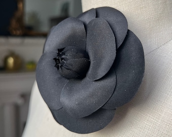 Luxury CAMELLIA BROOCH/Black flower pin/ Silk flower/ Giant flower pin/ Bridal couture/ Black camellia / fashion trend/ french style
