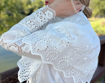 True romance Embroidered collar/ off white  collar/ Oversized collar/ Broidery anglaise / Collier /