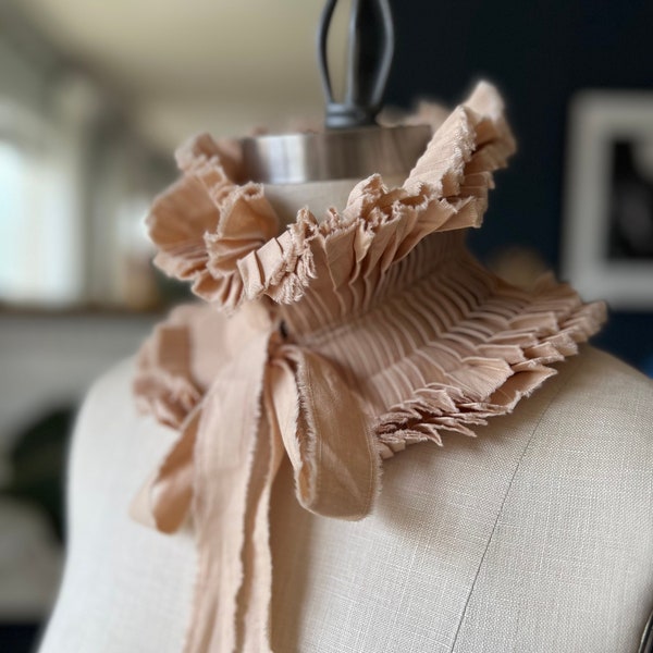 Neck ruff/ More colors/Pleated Collar/Designer Ruffle/Ruffle/Ruffle collar/ Ruffled Fashion/Ruffled shirt/ Victorian style
