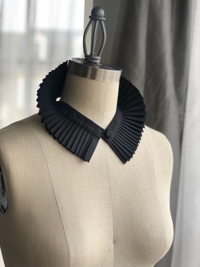 Black collar/ pleated collar/More colors/High collar/Shirt collar/Brick red/Neck detail/Couture collar/Neck ruffle/marinaasta image 1