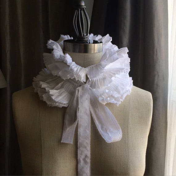 Ruffle Collar