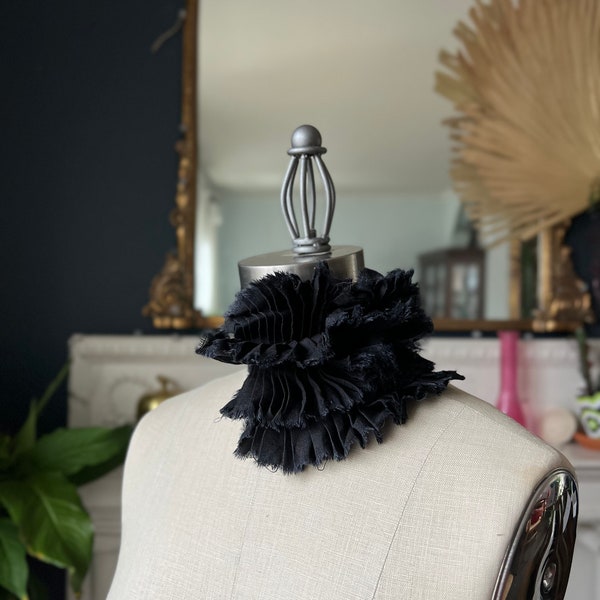 Made of linen Artistic neck ruff/ Black ruffle/ Ruffled wrist band, ruffled bracelet, linen ruffle