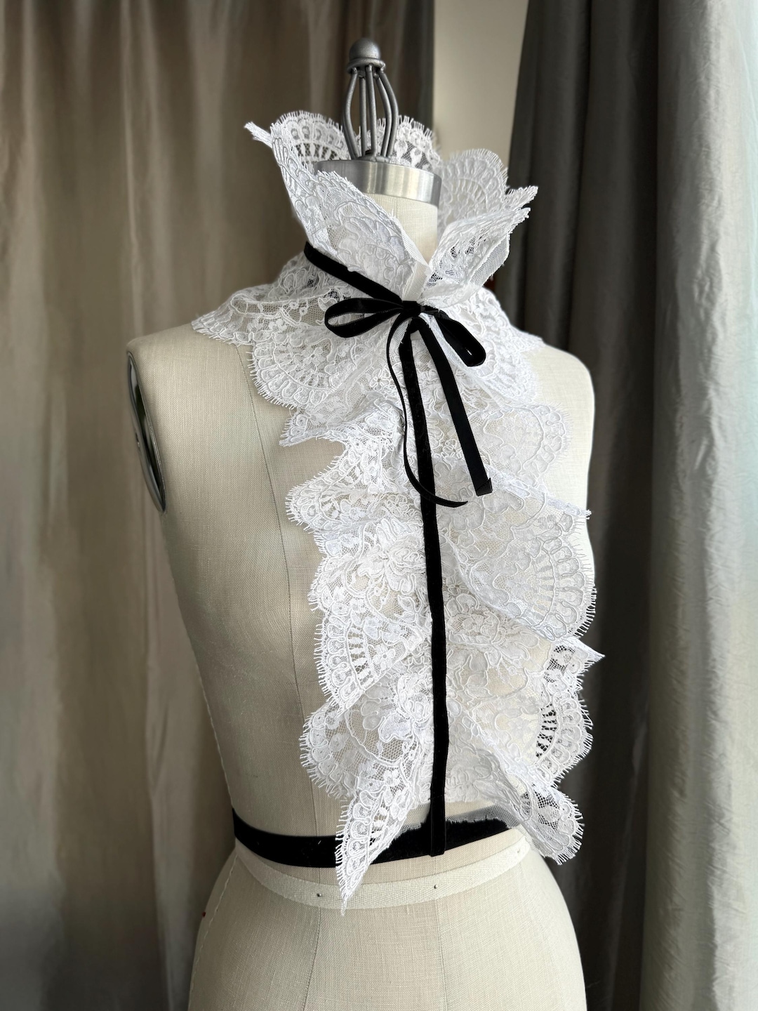 White Lace Harness Set /victorian Lace Neck Corset/ Lace Ruff/neck
