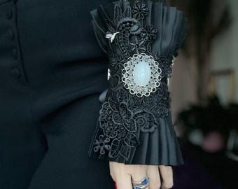 Spring Gothic Victorian cuff bracelet/Ruffled cuff/steampunk cuff/Fantasy cuff/Forest fairy/Celtic jewelry/Celtic cuff bracelet