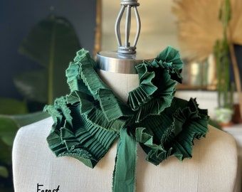 Forest green Neck ruff/ More colors/Pleated Collar/Designer Ruffle/Ruffle/Ruffle collar/ Ruffled Fashion/Ruffled shirt/ Victorian style