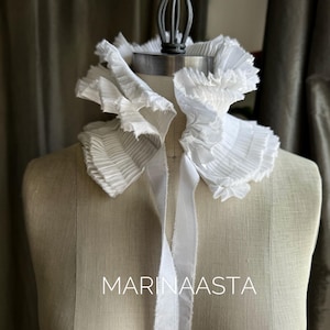 White ruffled collar/Neck ruff/Victorian choker/ Gothic choker/Detachable Ruffle Collar/Ruffle collar/Victorian collar/High neck collar/