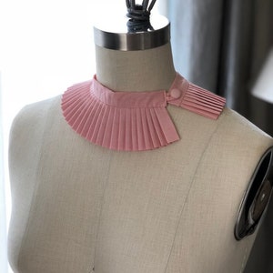 Black collar/ pleated collar/More colors/High collar/Shirt collar/Brick red/Neck detail/Couture collar/Neck ruffle/marinaasta image 10