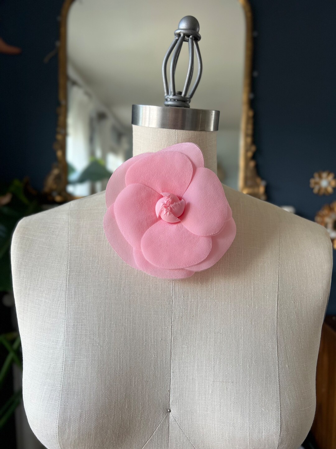 Vavhoo Pink Camellia Flower Brooch Pin Petal Elegant Exquisite Art Brooch For Women Wedding Banquet Party Pink