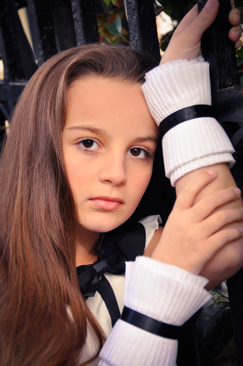 Black and White Hand Pleated Detachable Cuffs/love Accessories/more