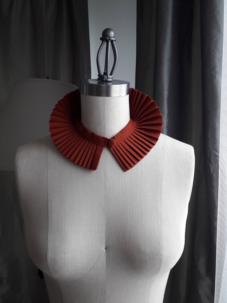 Black collar/ pleated collar/More colors/High collar/Shirt collar/Brick red/Neck detail/Couture collar/Neck ruffle/marinaasta image 2