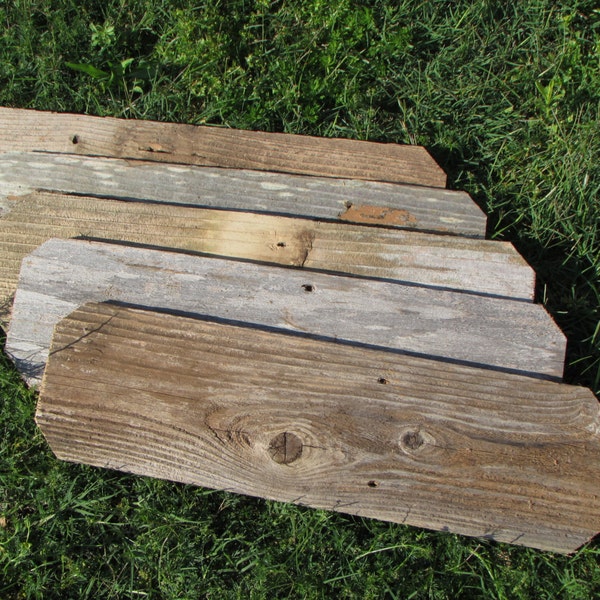 Reclaimed Old Fence Wood Boards With Dog Ears both ends - 1 Fence Board  20 Inch Length  Weathered Barn Wood Planks Good Condition