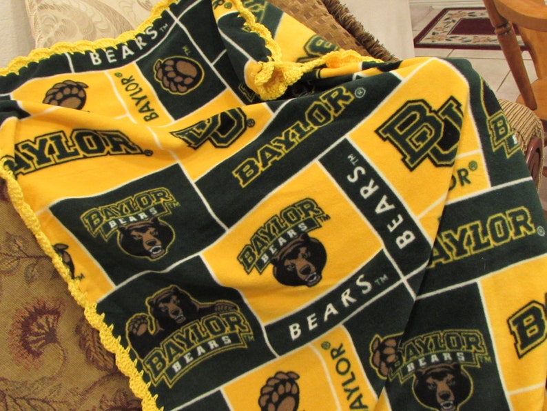 BabyToddler Gender Neutral Wrap-Around Green /& Gold Baby Blanket Baylor University Texas BU Bears College Fleece With Crochet Ruffle