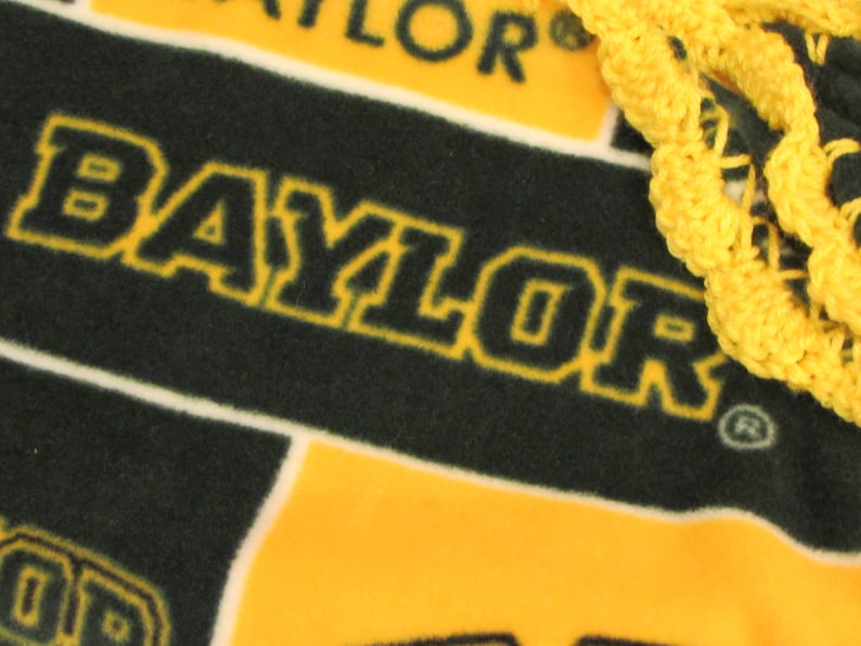 BabyToddler Gender Neutral Wrap-Around Green /& Gold Baby Blanket Baylor University Texas BU Bears College Fleece With Crochet Ruffle
