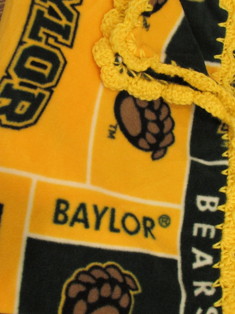 BabyToddler Gender Neutral Wrap-Around Green /& Gold Baby Blanket Baylor University Texas BU Bears College Fleece With Crochet Ruffle